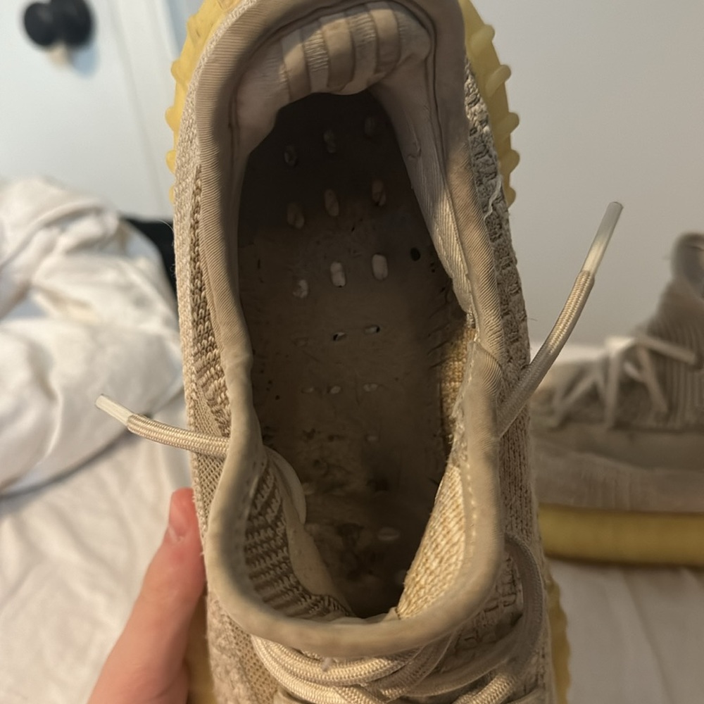 Yeezy 350 - Picture 3 of 7